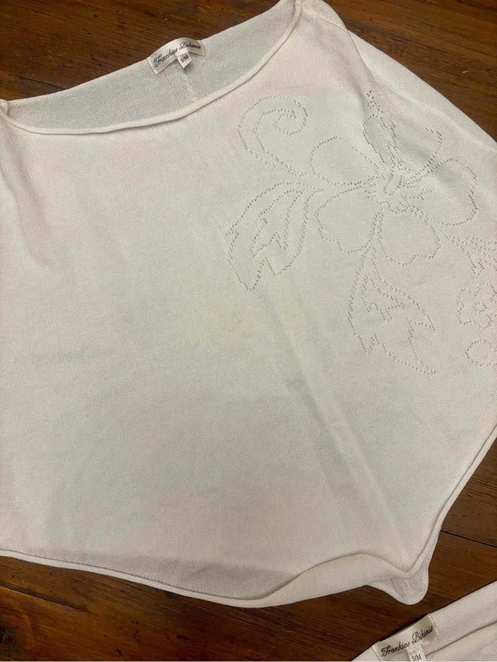 NWOT Frankie’s bikinis white hibiscus knit poncho and skirt set